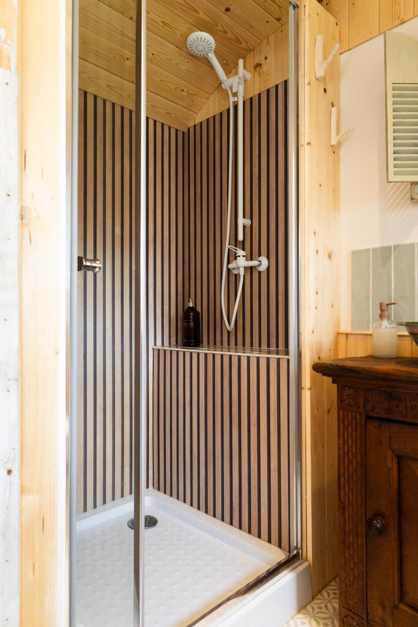 Casa de Férias Wegdromen Op De Veluwe In Romantische Rode Pipowagen