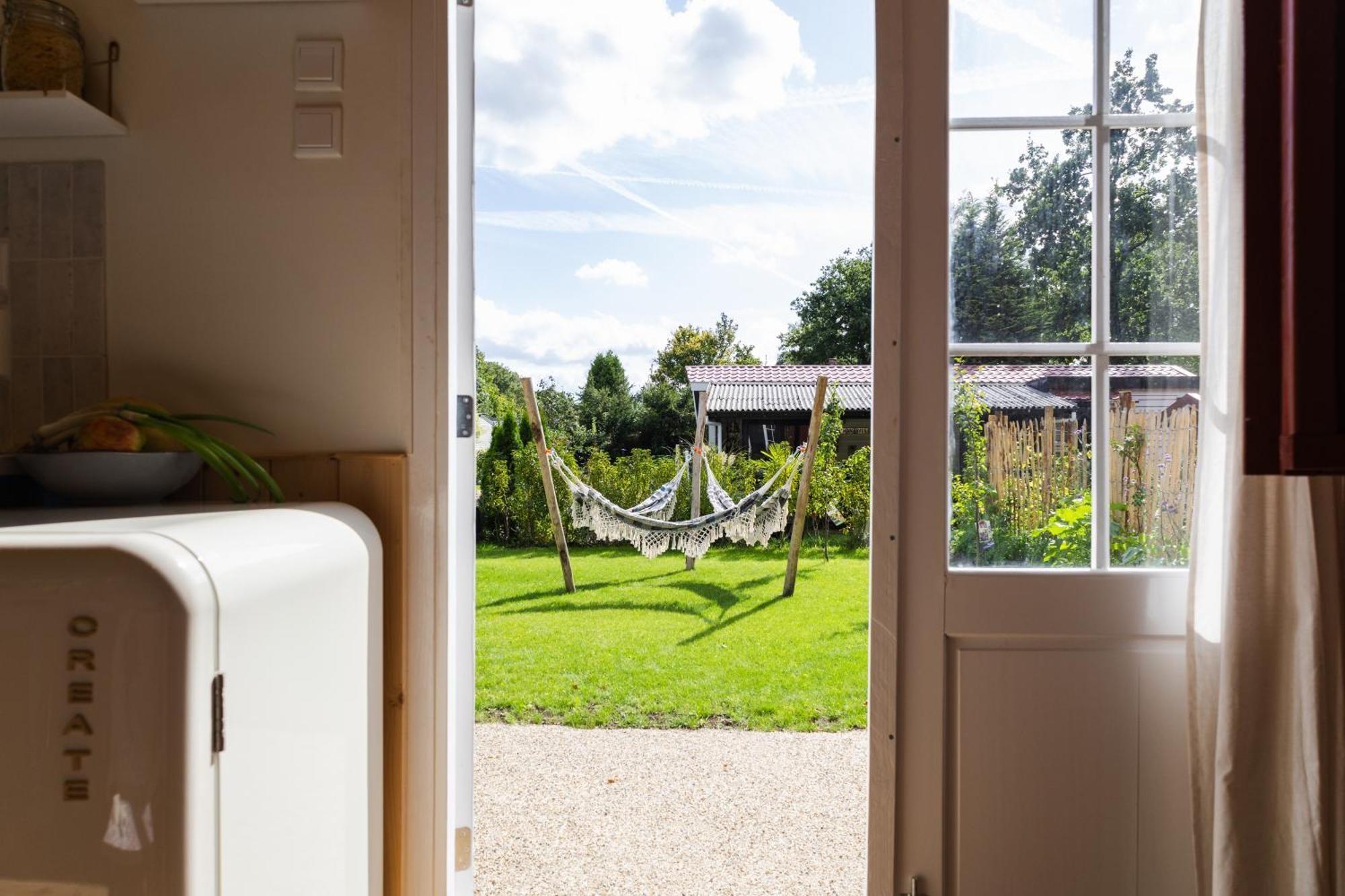 Wegdromen Op De Veluwe In Romantische Rode Pipowagen Casa de Férias